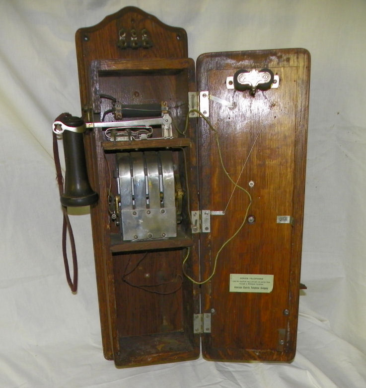Bargain John&#039;s Antiques | Antique Oak Wall Mount Telephone - American
