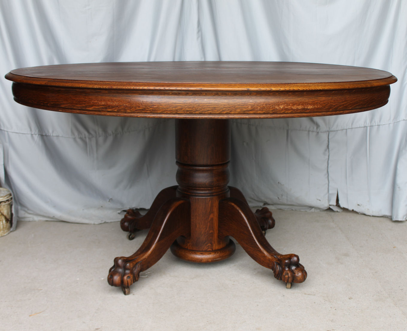Bargain John's Antiques | Round Oak Dining Table - Claw feet on split