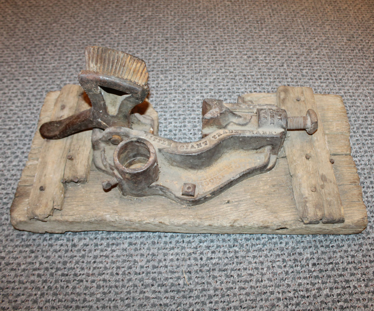 Well Pump Puller >> Bargain John's Antiques | Cast Iron Little Giant Pipe Holder for Water Windmill Well - Bargain ... Well Pump Puller >> Bargain John's Antiques | Cast Iron Little Giant Pipe Holder for Water Windmill Well - Bargain ...