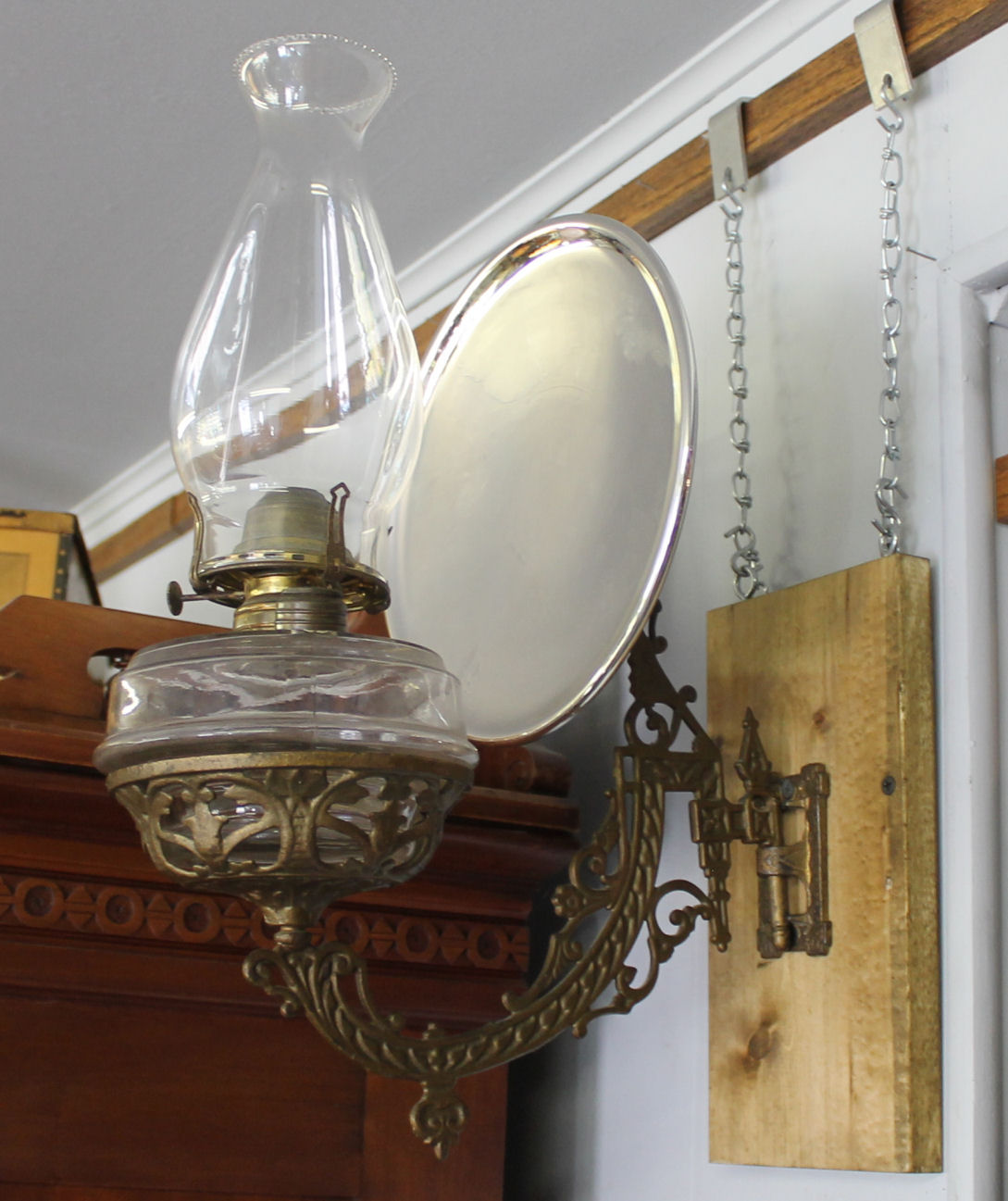 Antique Victorian Cast Iron Oil Lamp Wall Bracket  #22 stover Mfg Freeport Ill 