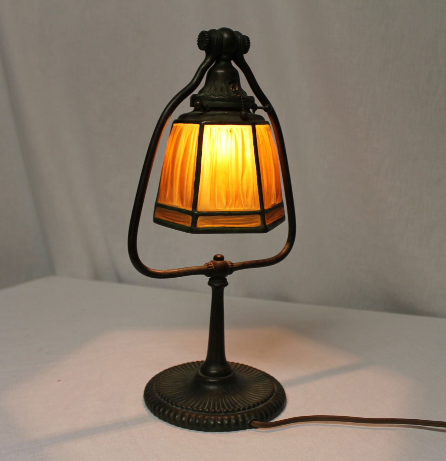 Bargain John's Antiques | Small Antique Desk Lamp Linen fold glass