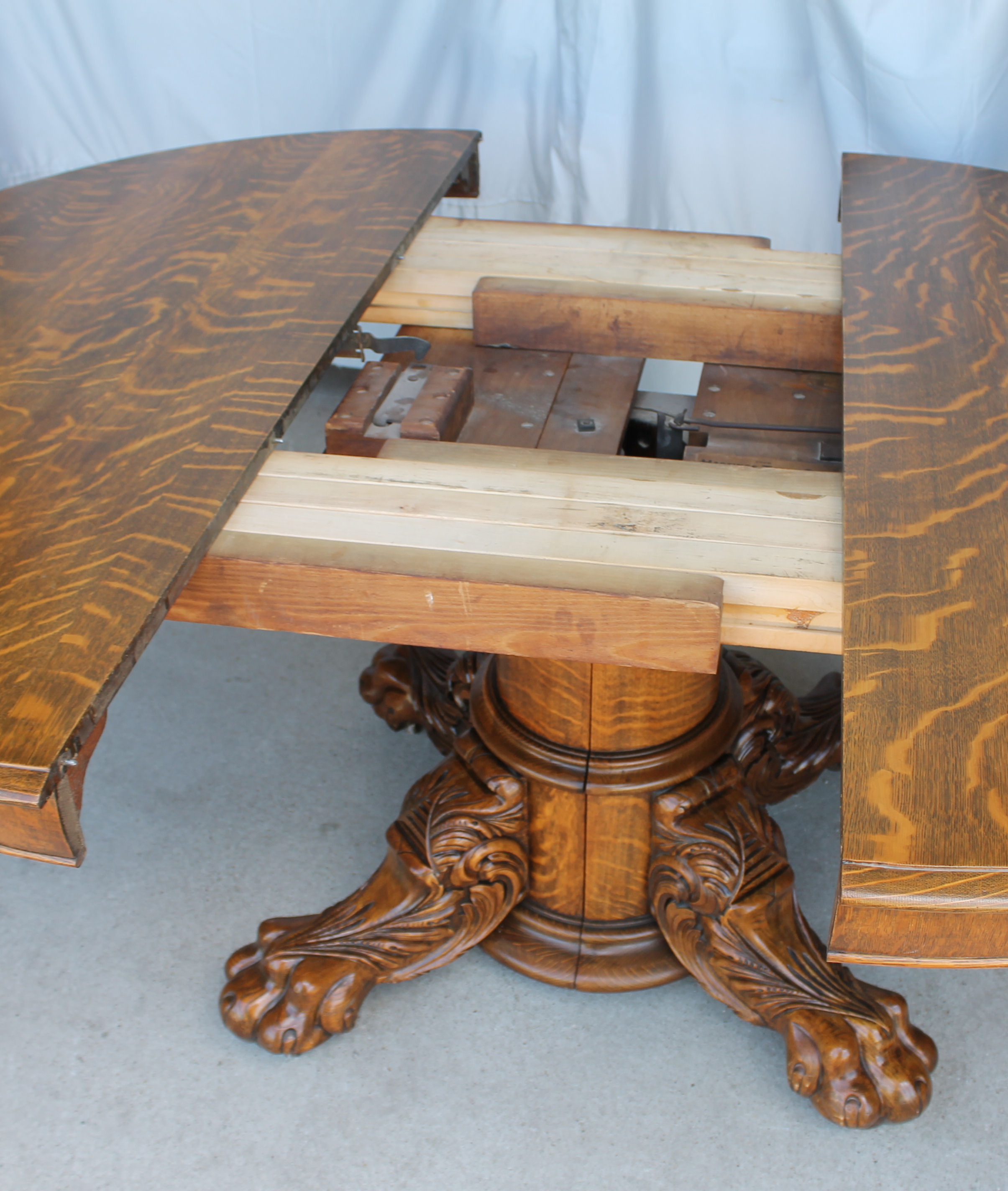Bargain John's Antiques | Round Oak Dining Table - large carved claw
