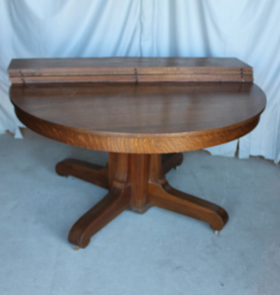 Bargain John's Antiques Antique Round Oak Mission style Table 54