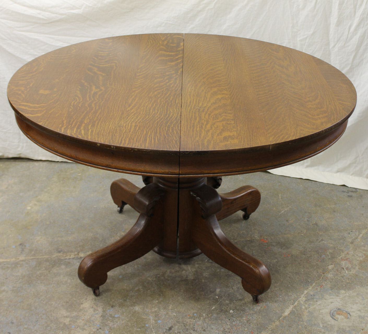 Bargain John's Antiques | Antique Round Oak Pedestal Dining Table ...