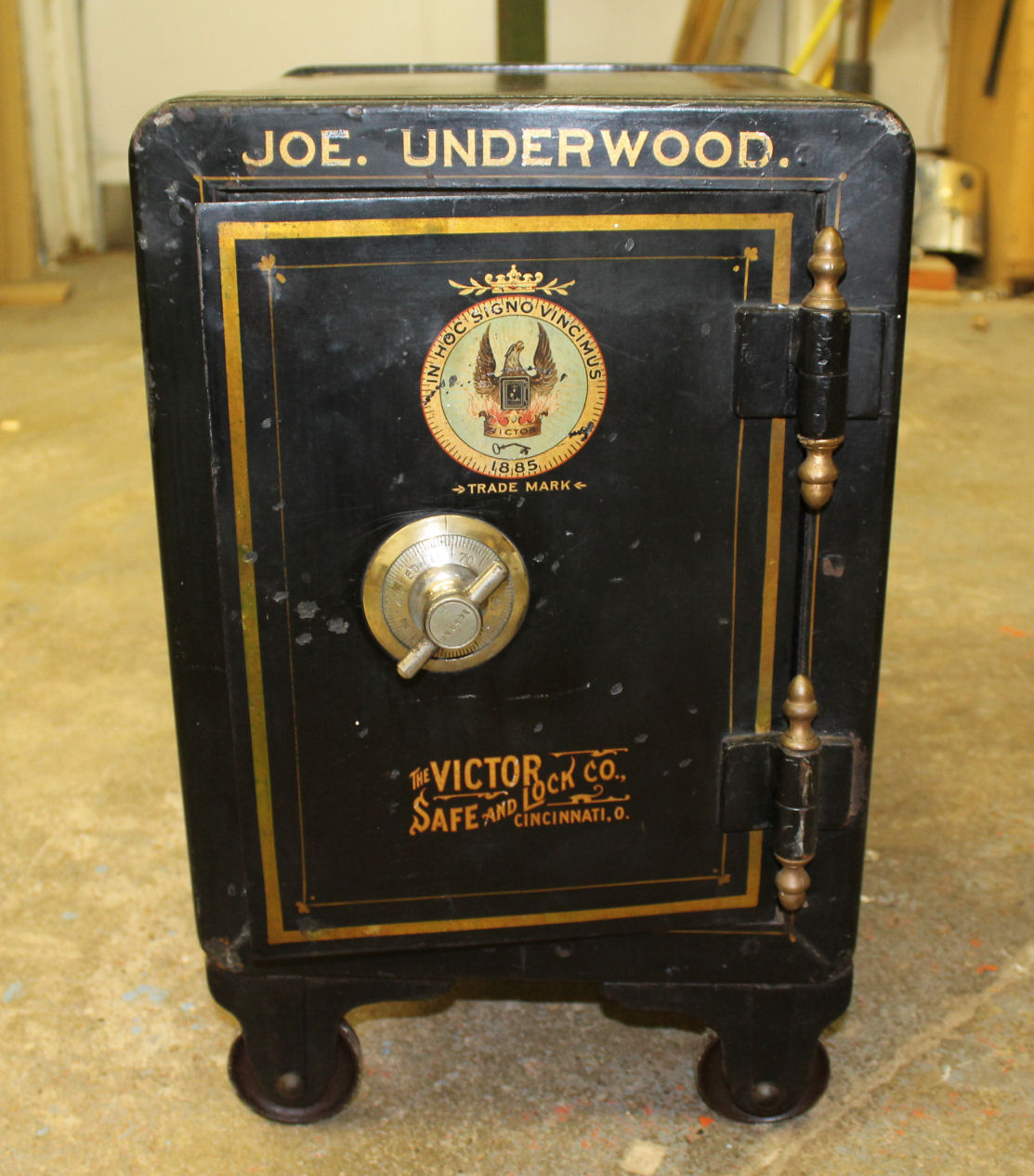 bargain-john-s-antiques-antique-victor-iron-safe-the-victor-safe