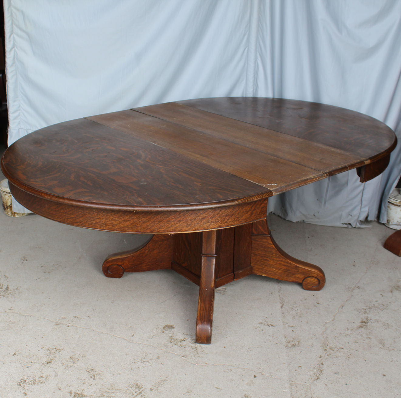 Bargain John's Antiques | Antique Round quarter sawn Oak Dining Table ...