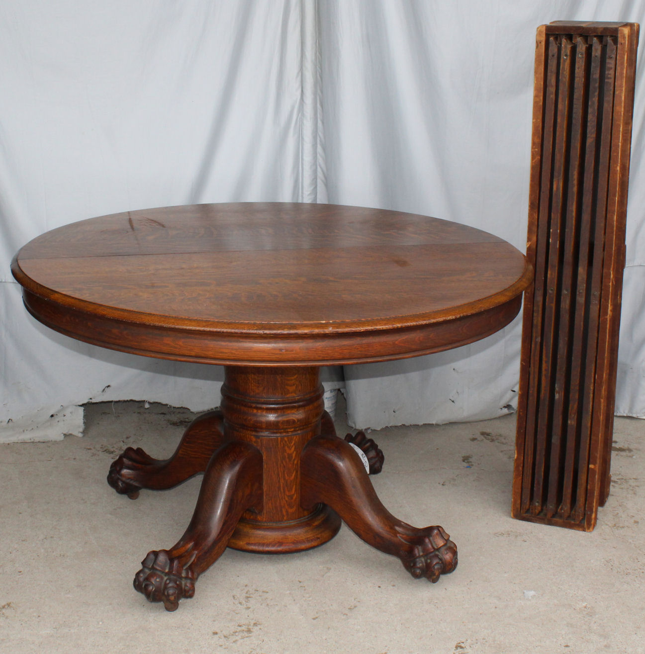 Round Oak Pedestal Dining Table, Vintage Round Oak Pedestal Table