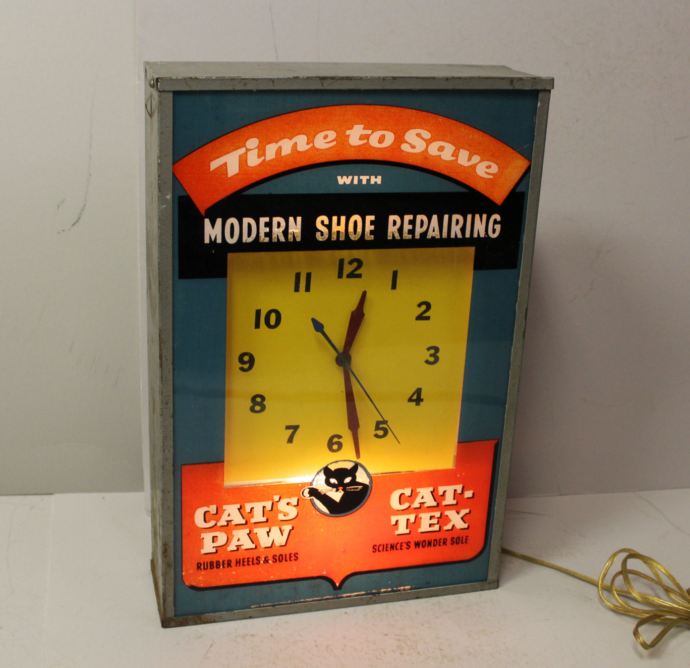 Details about   Vintage Advertising Clock Fridge Magnet 2 1/4" Cat Tex Cats Paw Soles Black Cat 