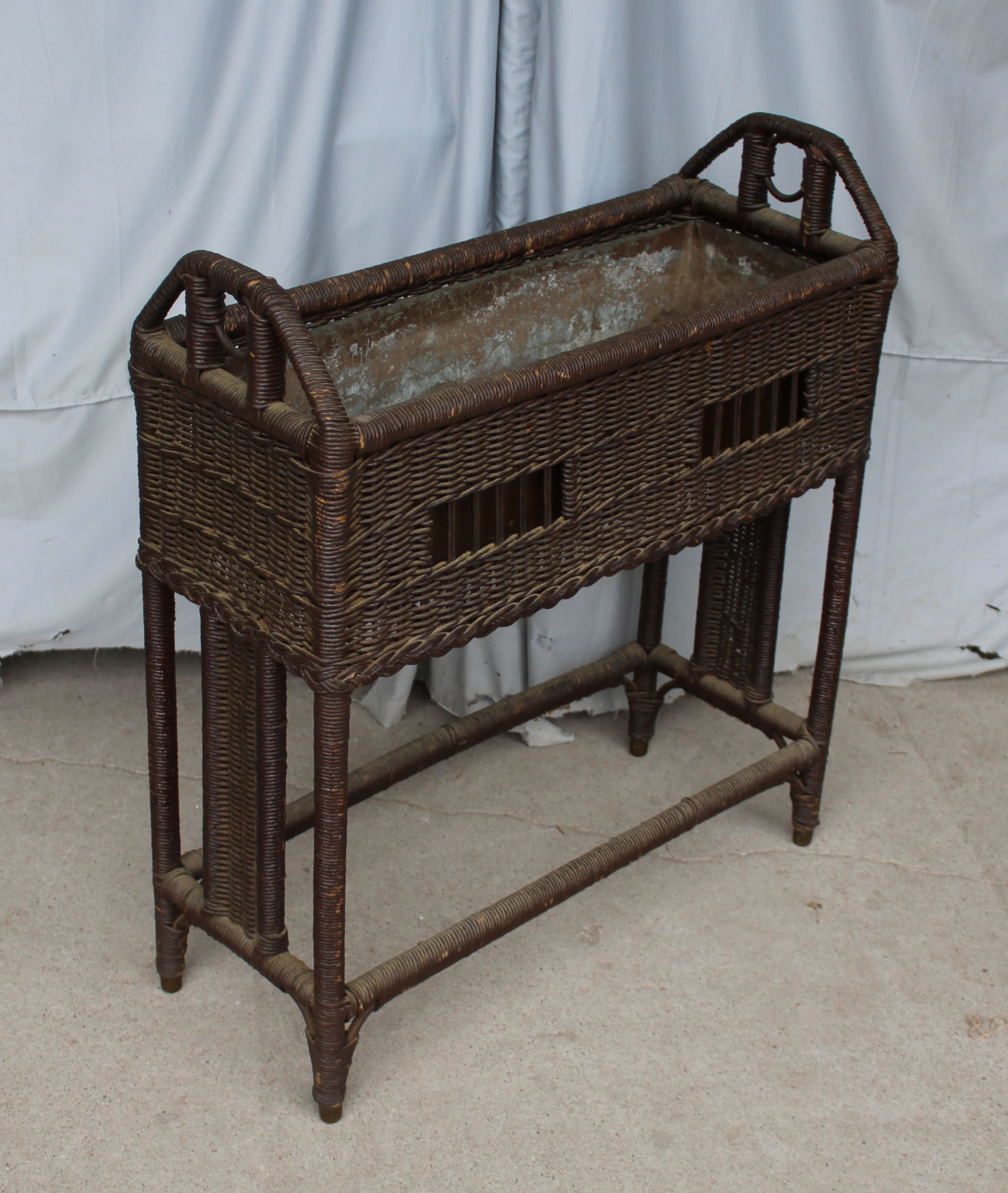 Bargain John�s Antiques Antique Wicker Plant Fern Stand