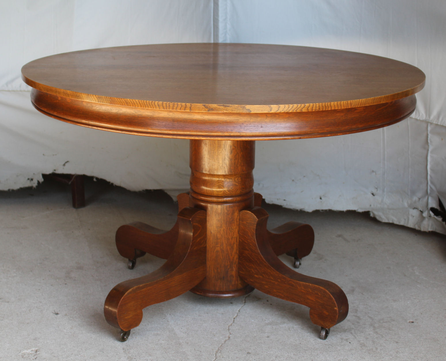  old round kitchen table