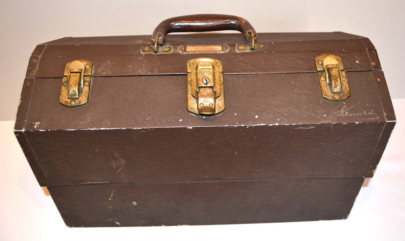 Antique Metal Tackle Box w/ Misc. Antique Fishing Supplies - Gavel Roads  Online Auctions