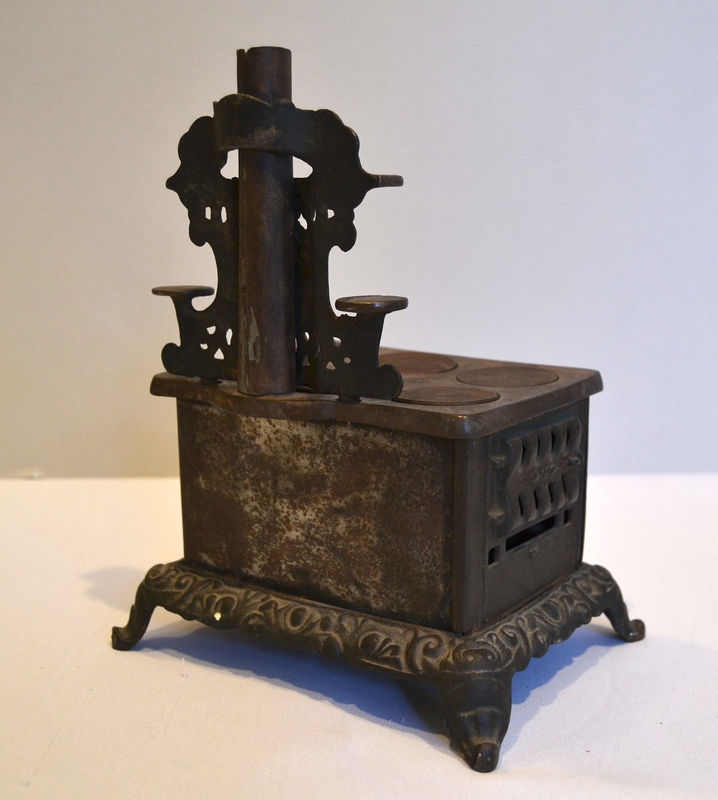 Small Antique Crescent Cast Iron Stove Auction