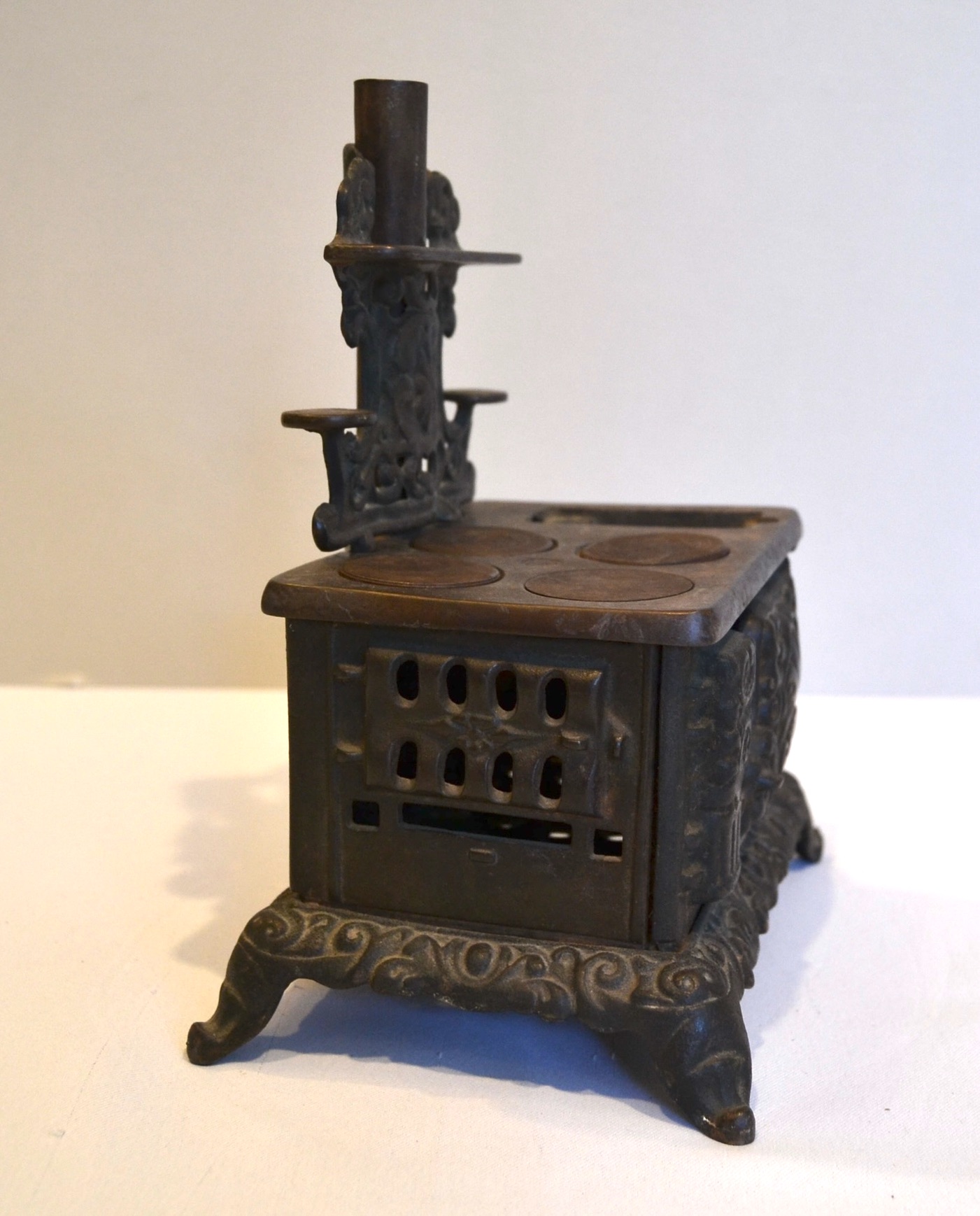 Bargain John's Antiques  Antique Cast Iron Toy Stove - Queen - Bargain  John's Antiques